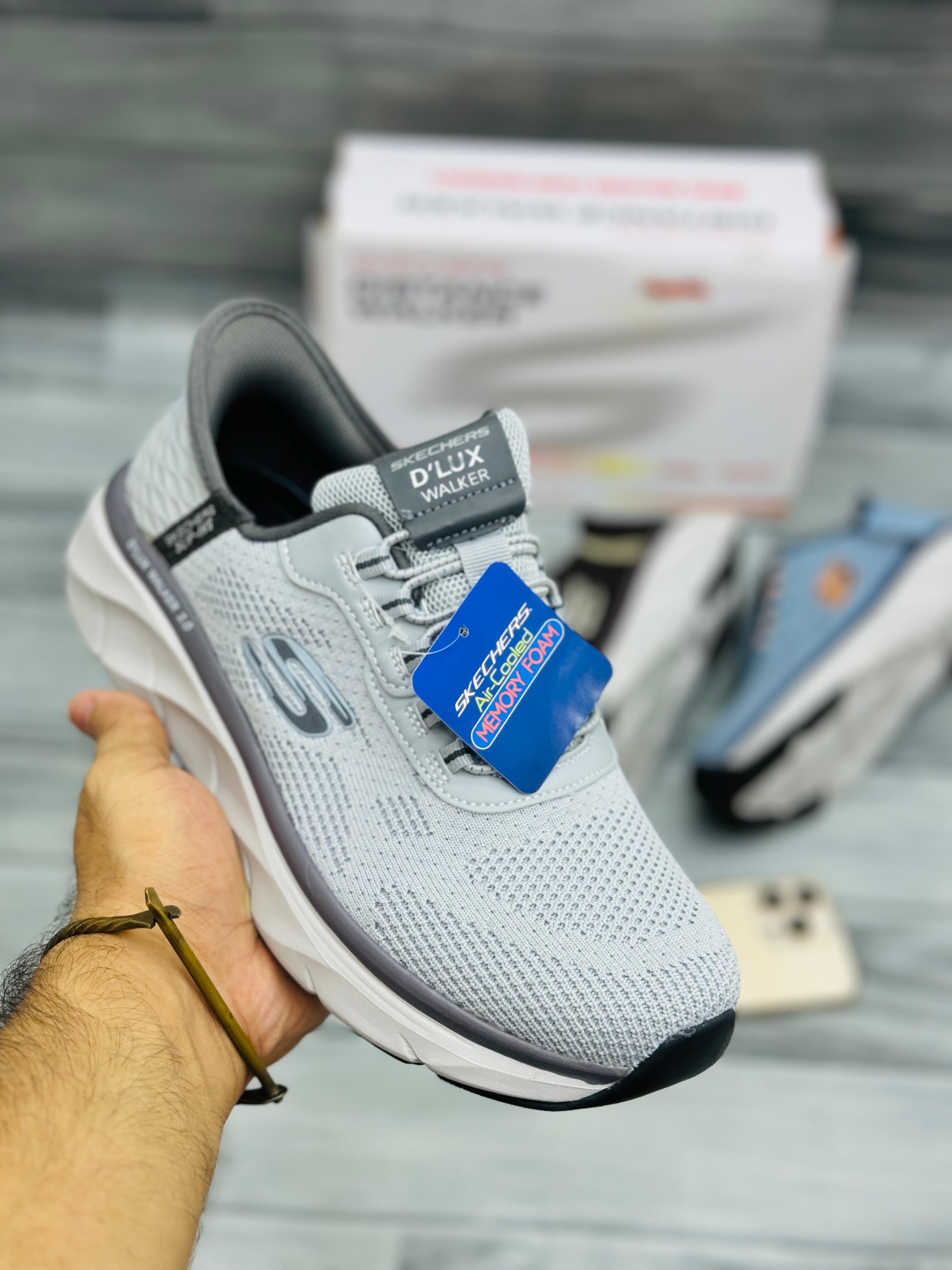 Skechares d’luxe 2.0 memory foam medicated