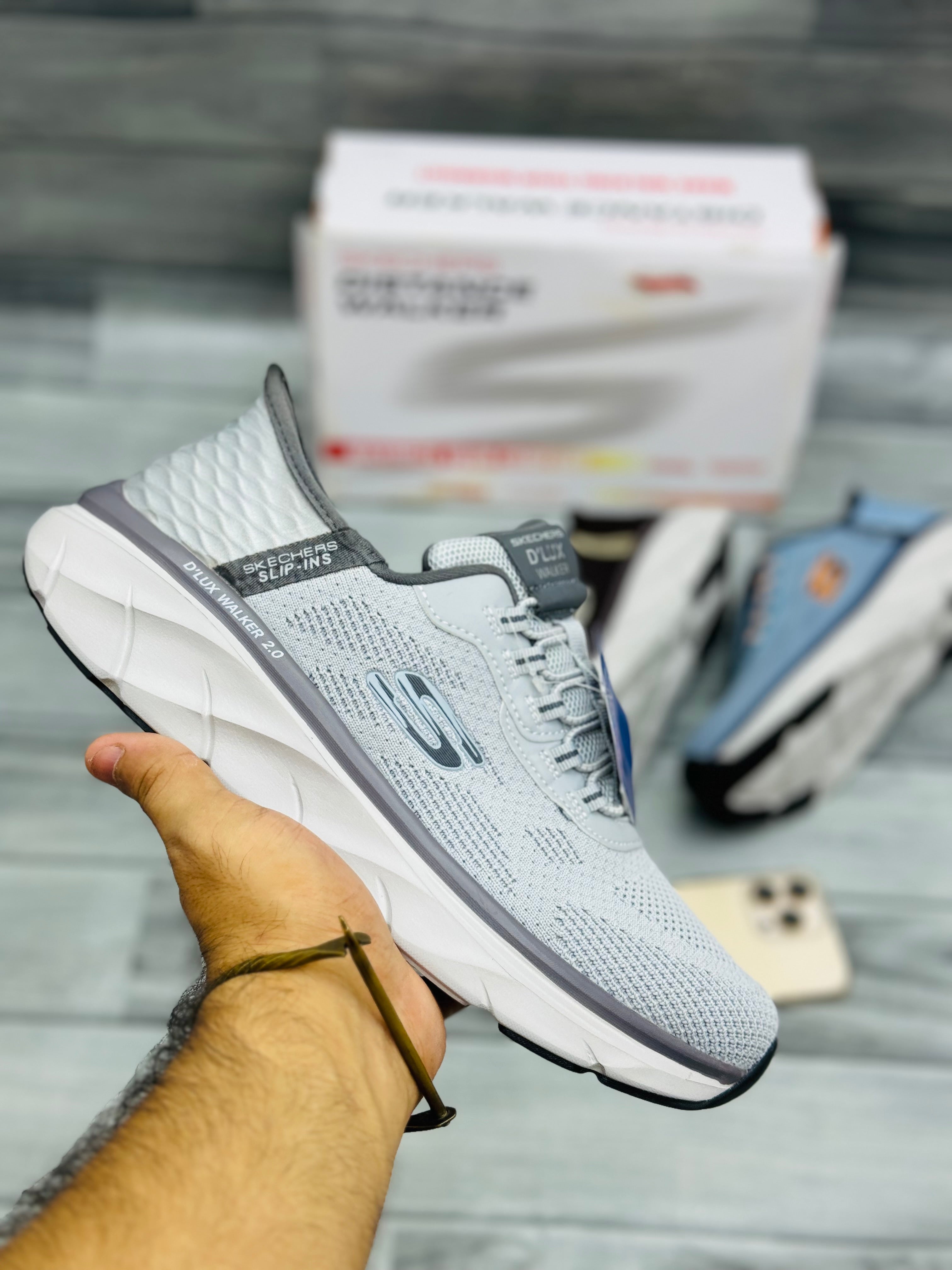 Skechares d’luxe 2.0 memory foam medicated
