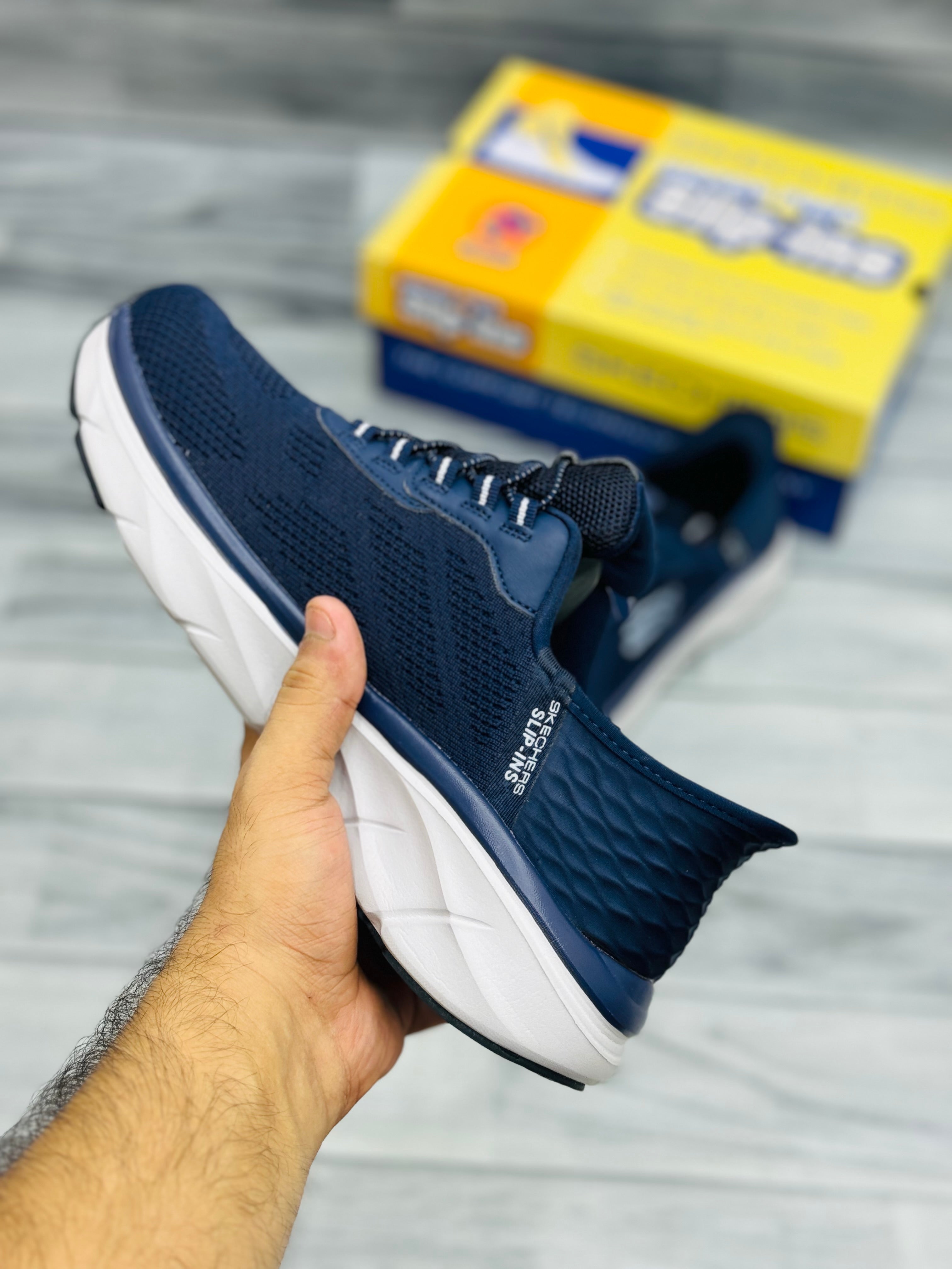 Skechares d’luxe 2.0 memory foam medicated