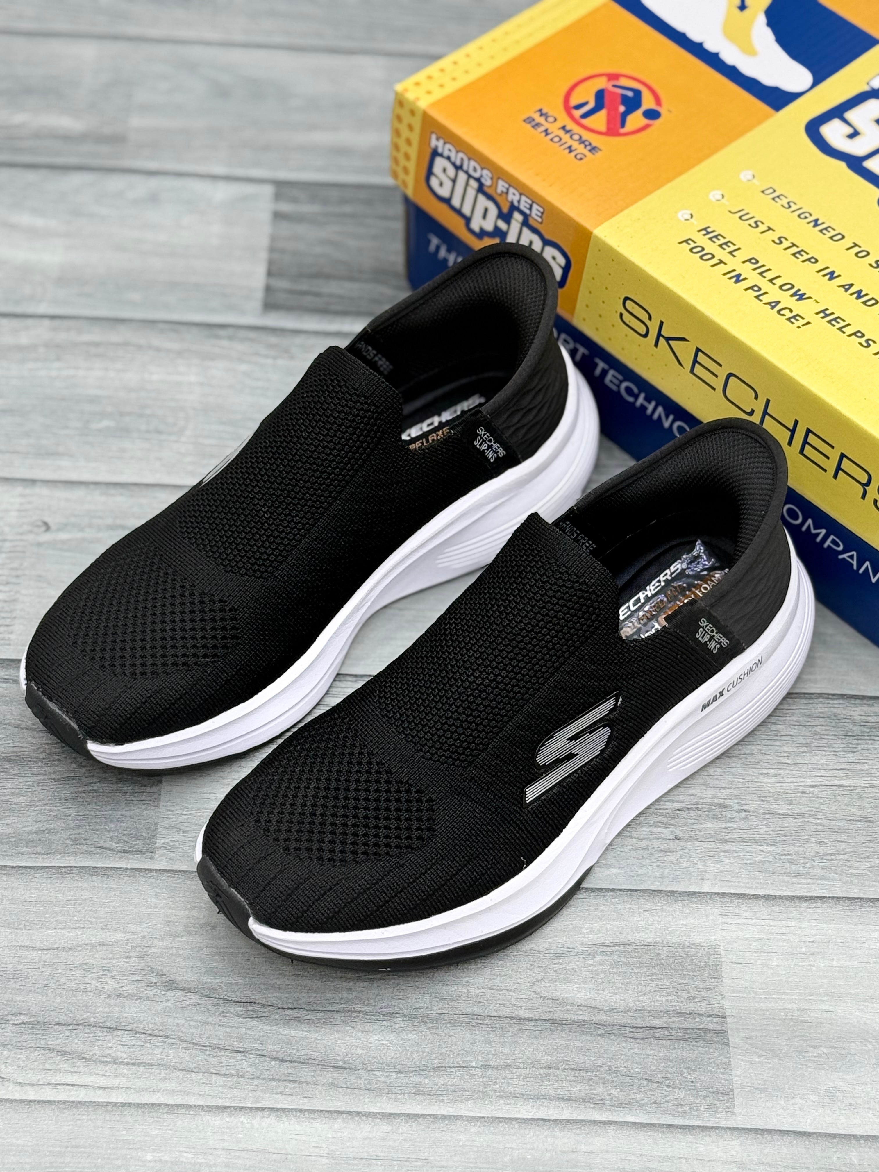 Skechares max cushion air cooled