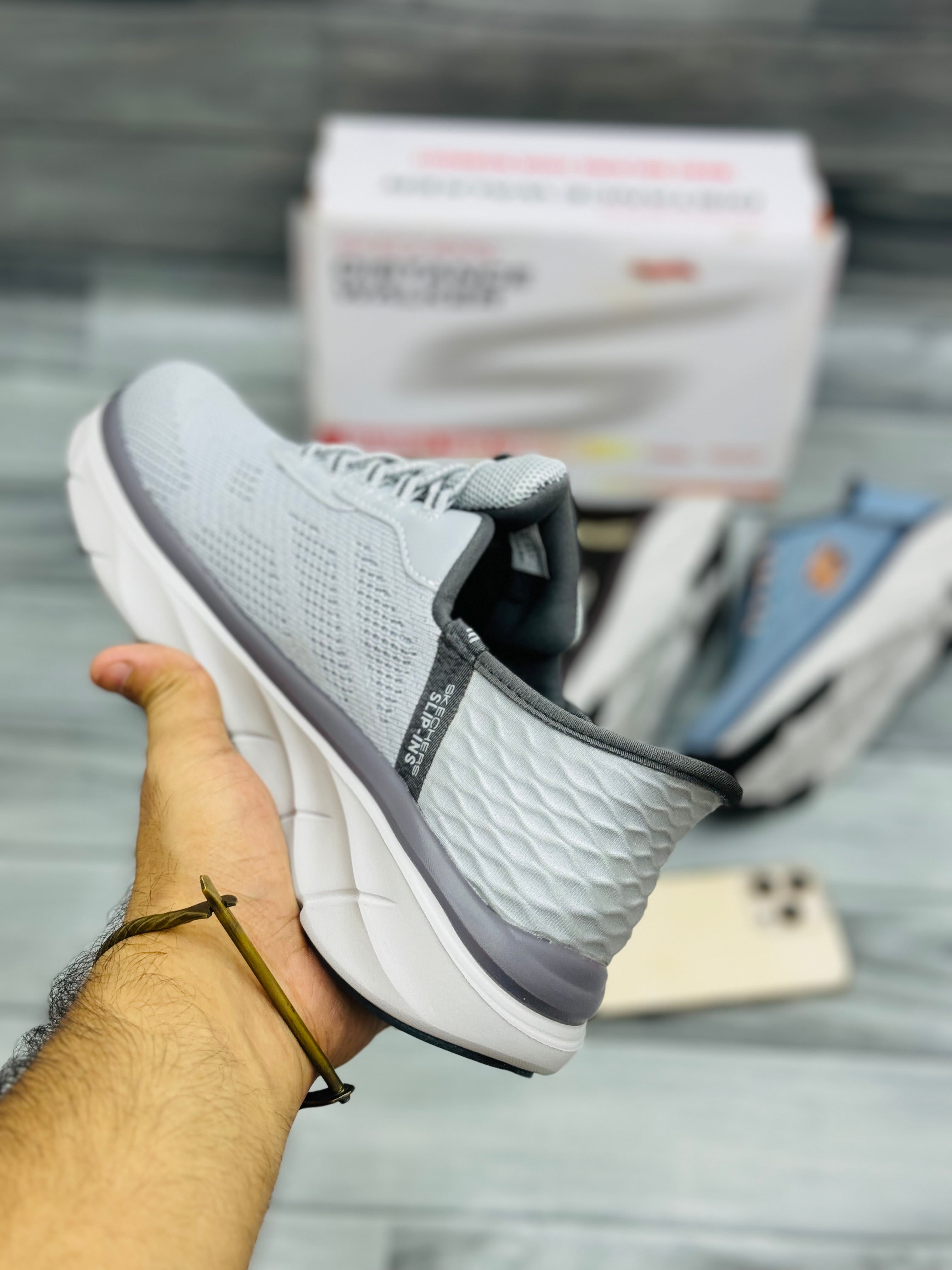 Skechares d’luxe 2.0 memory foam medicated