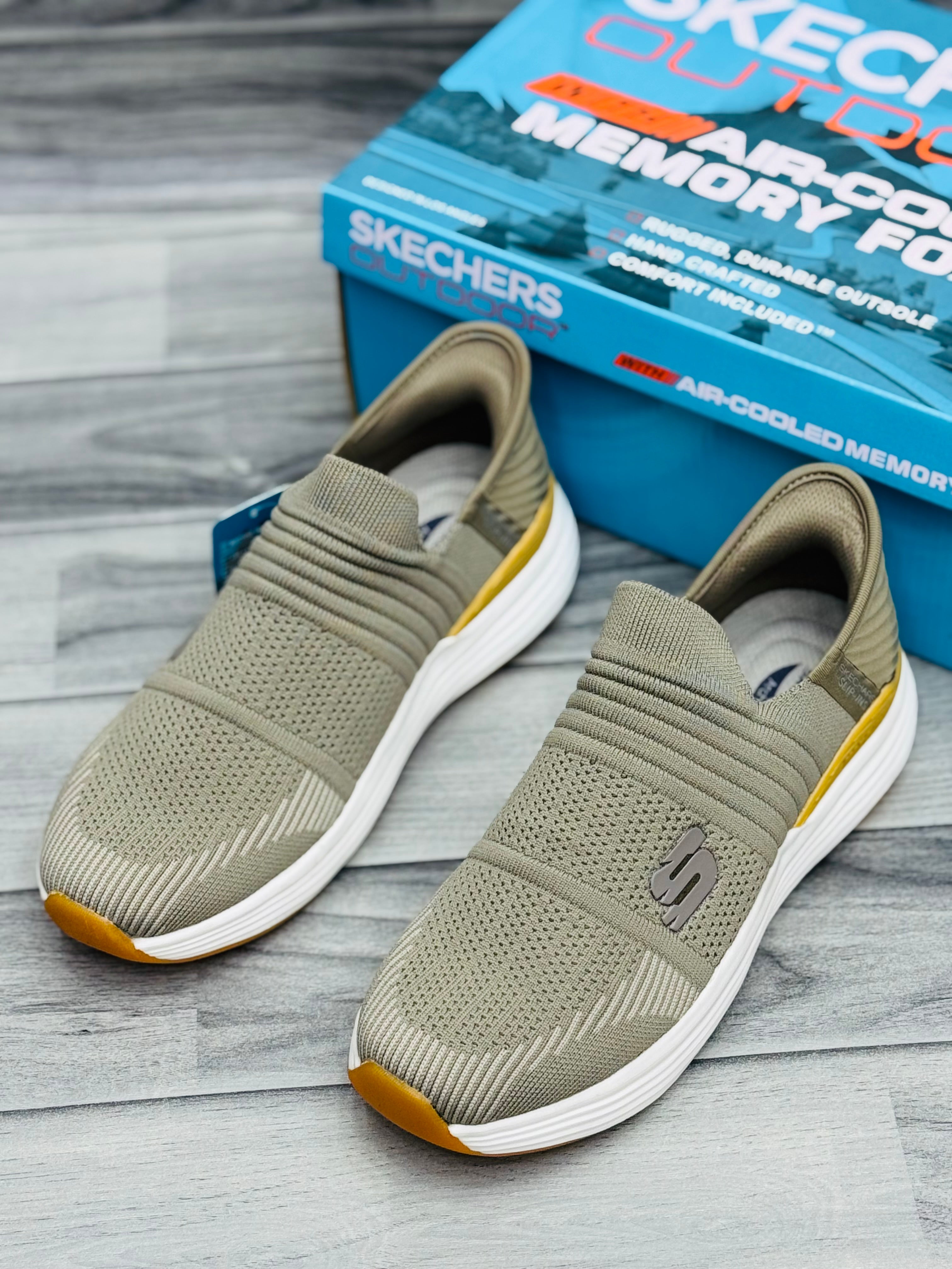 Skechars max slip in memory foam medicated