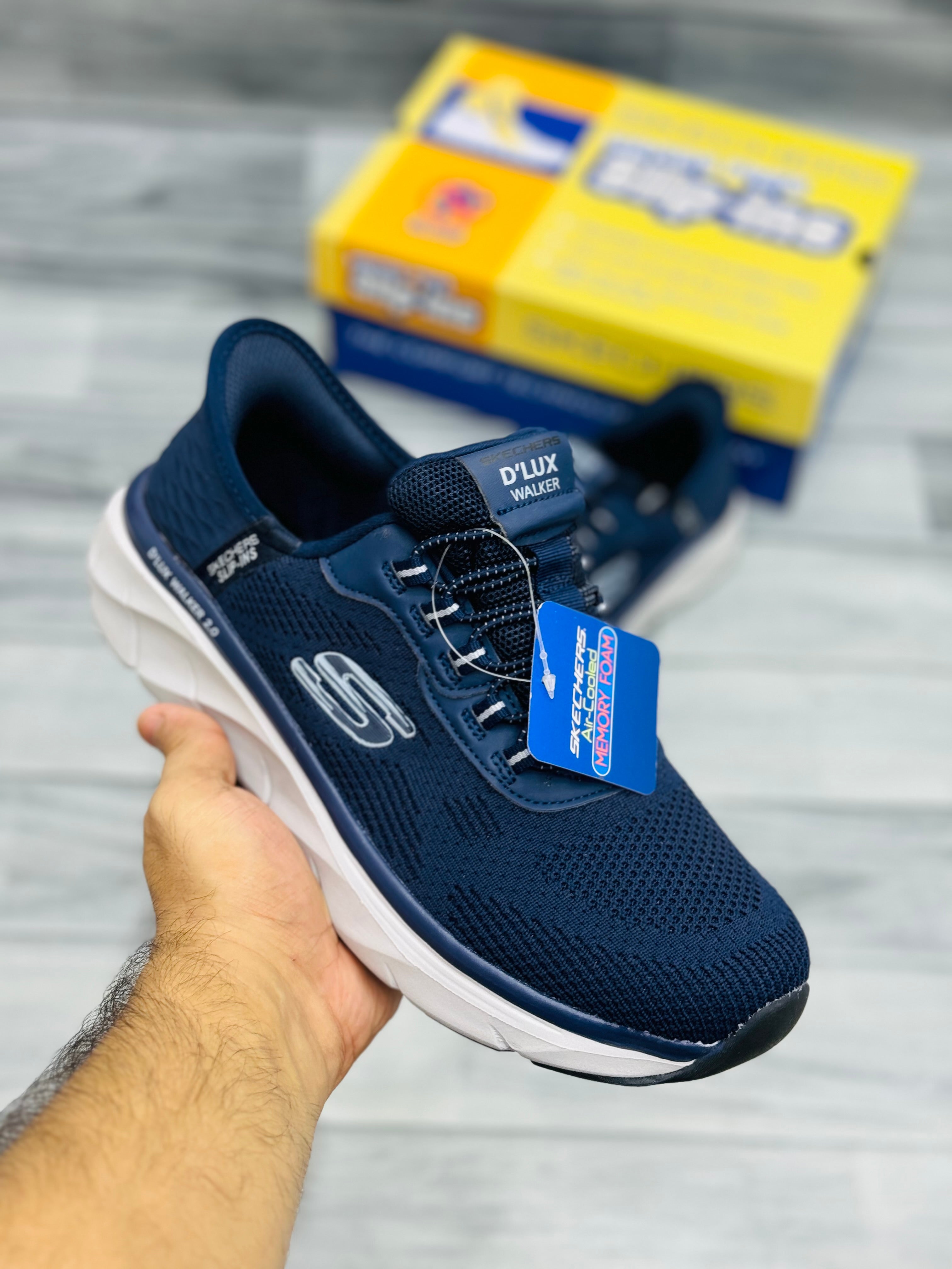 Skechares d’luxe 2.0 memory foam medicated