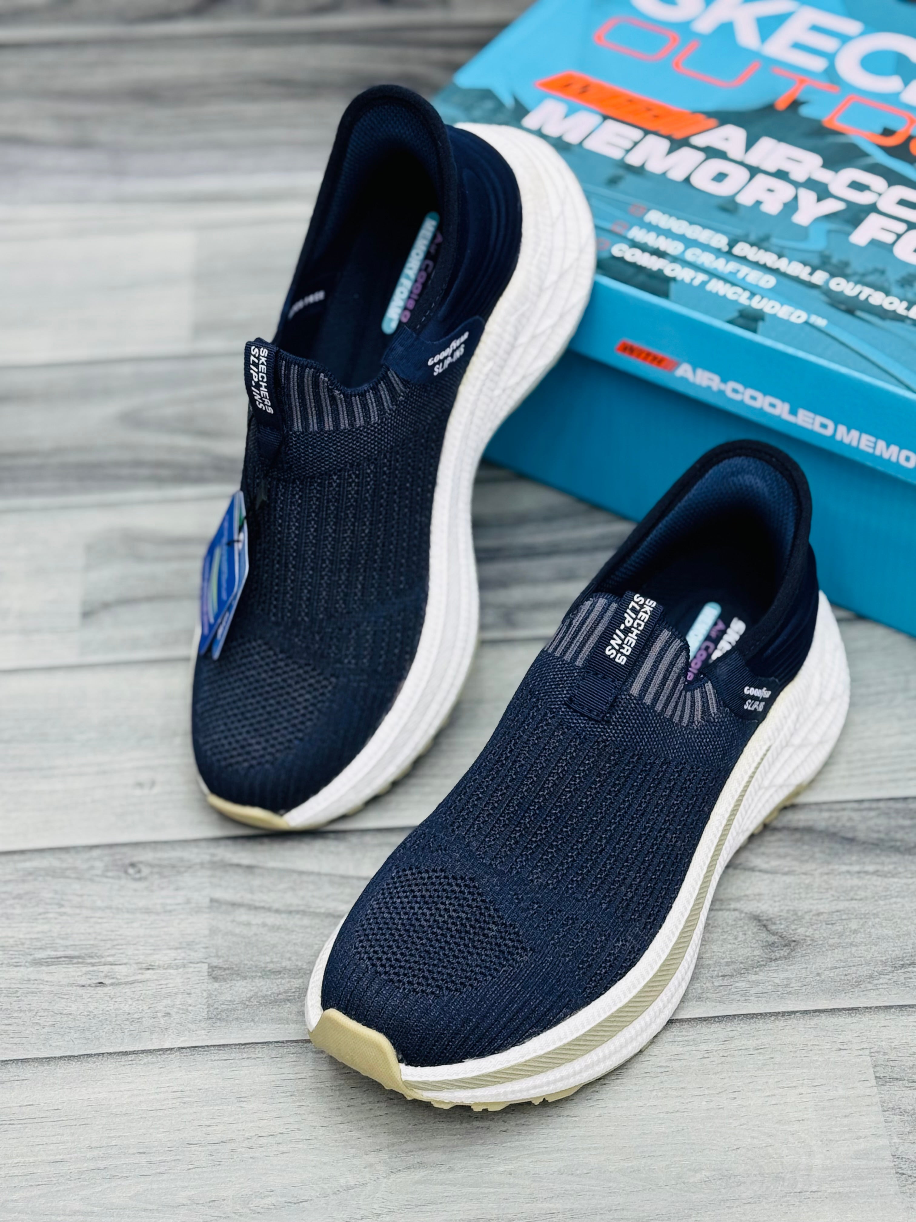 Skechars hyper burst pro slip in memory foam medicated