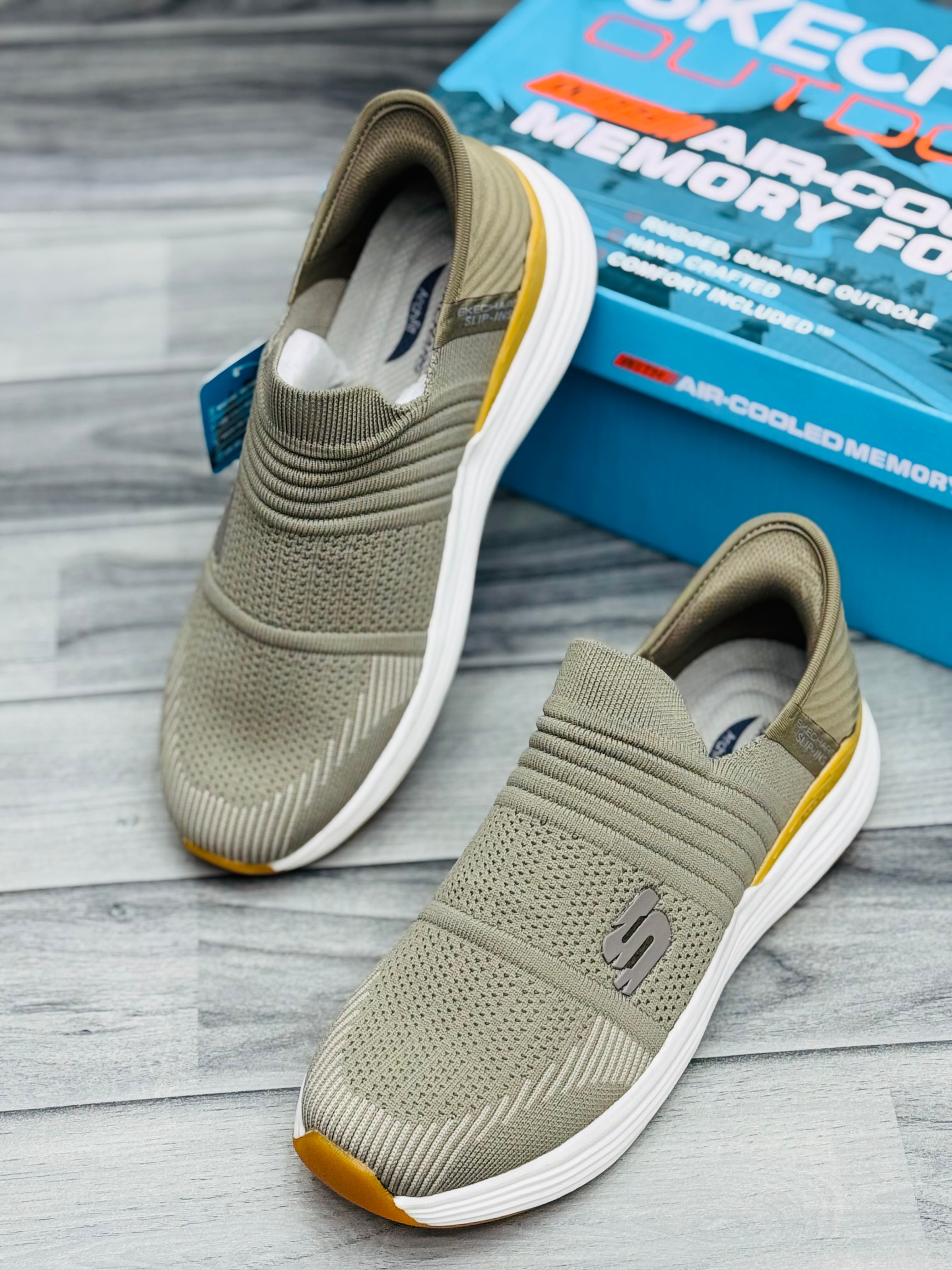 Skechars max slip in memory foam medicated