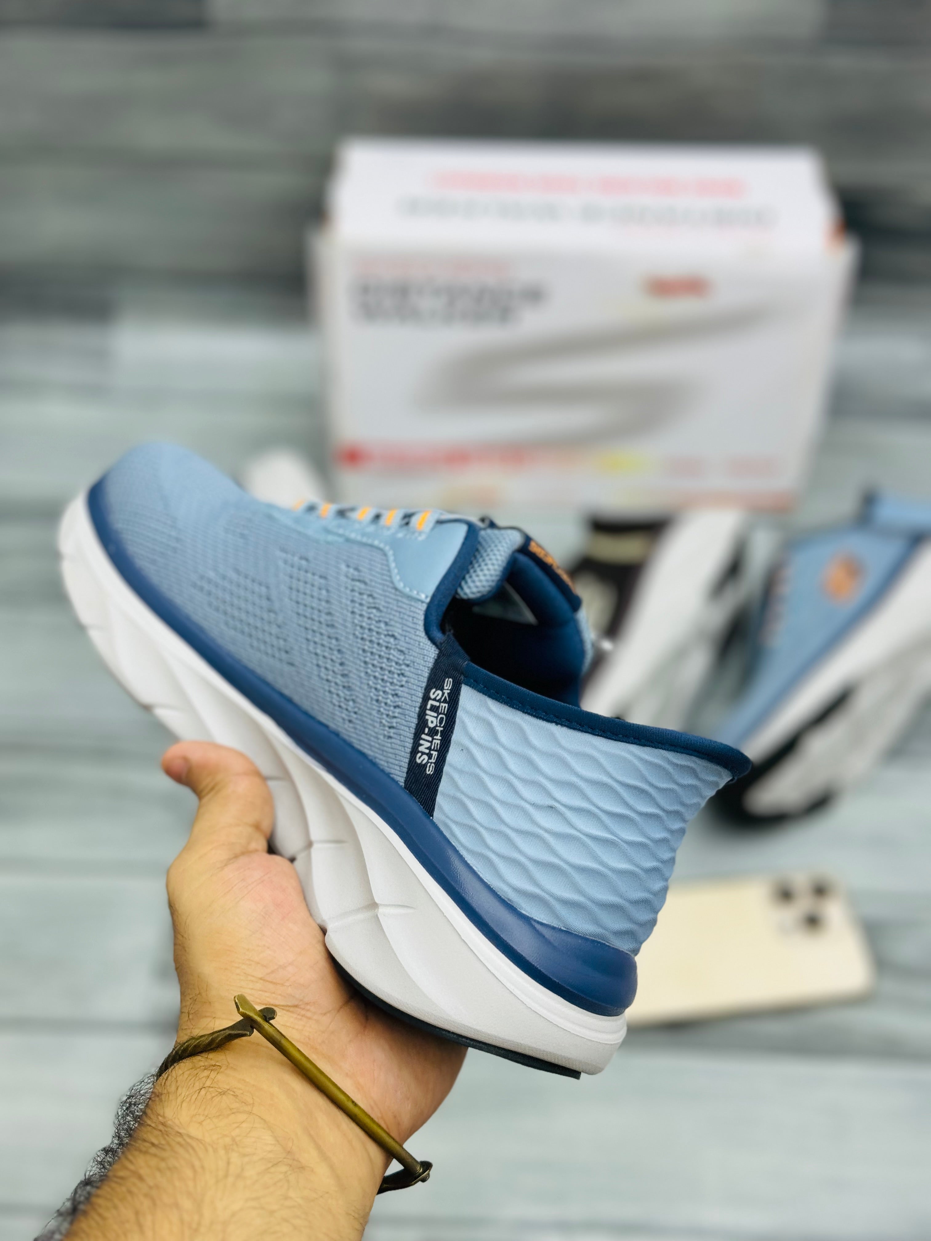 Skechares d’luxe 2.0 memory foam medicated